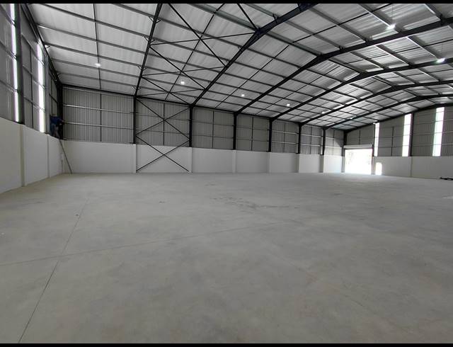 1,050M² WAREHOUSE TO LET IN CLAYVILLE